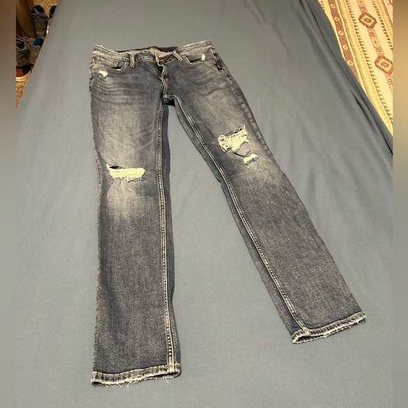 Silver Brand, Elyse Straight Leg Distressed Jeans, Size 30x32 - Picture 5 of 9